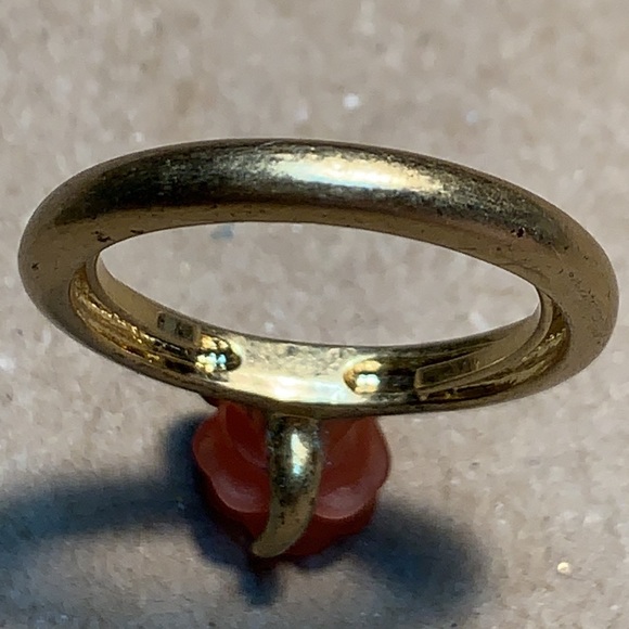 Vintage carved resin faux coral adjustable ring - Picture 6 of 12